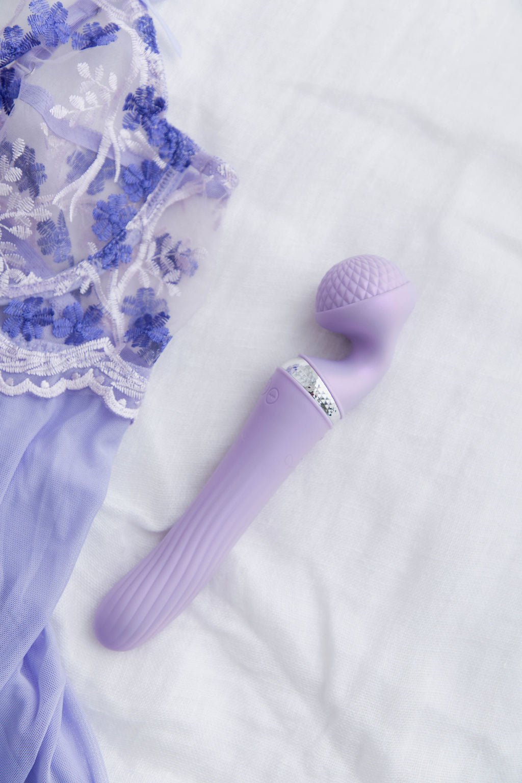 Playboy VIBRATO Massage Wand - Wand - Naked Curve